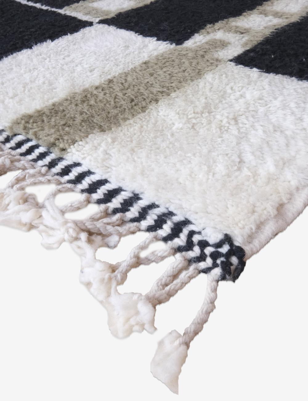 Oversized Handmade Moroccan Wool Rug for Bedroom or Living Room – Boujad Craftsmanship