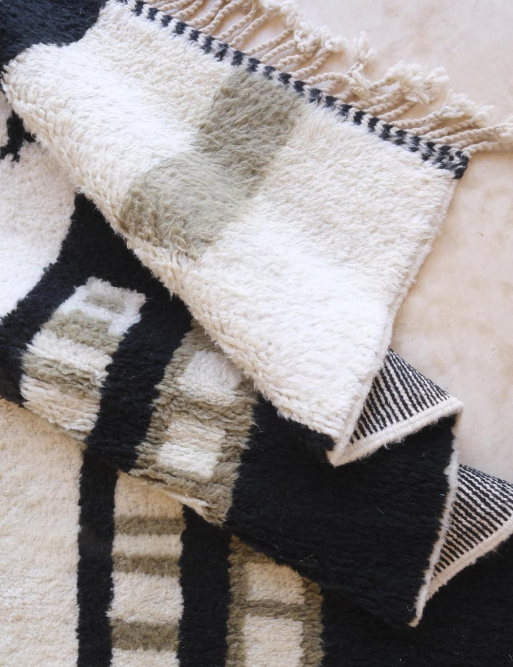 Oversized Handmade Moroccan Wool Rug for Bedroom or Living Room – Boujad Craftsmanship